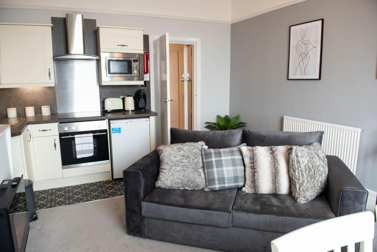 Charles Alexander Short Stay - Highcliffe Apartments Cleveleys Extérieur photo