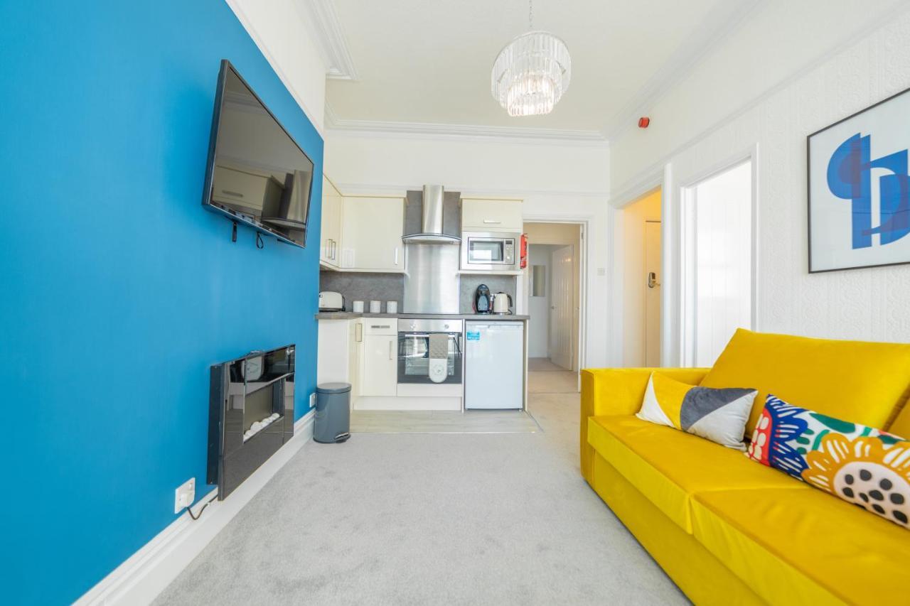 Charles Alexander Short Stay - Highcliffe Apartments Cleveleys Extérieur photo